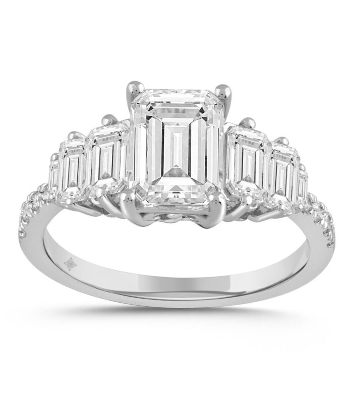 LADIES RING 3 1/4CT ROUND/BAGUETTE/EMERALD DIAMOND 14K WHITE GOLD (CENTER STONE EMERALD DIAMOND 2CT )